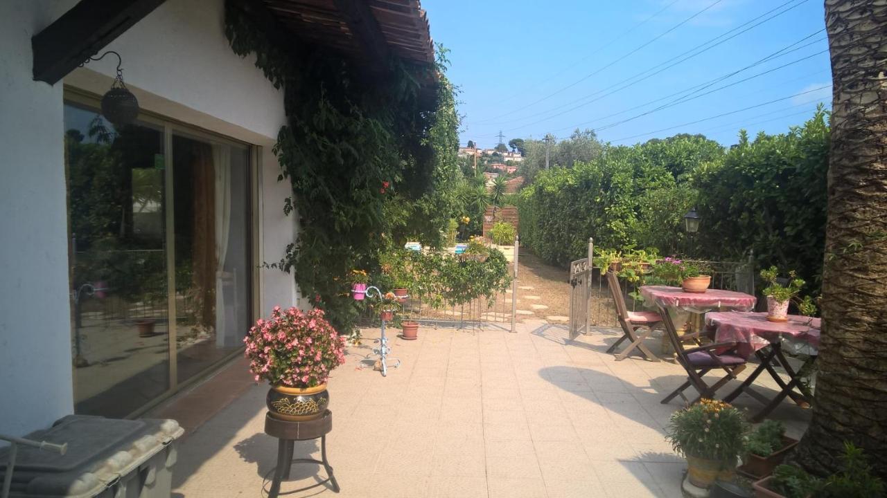 Parfums D'Azur Bed and Breakfast Le Cannet Exteriör bild